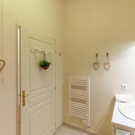 Warm 100m From Place Morny And Port