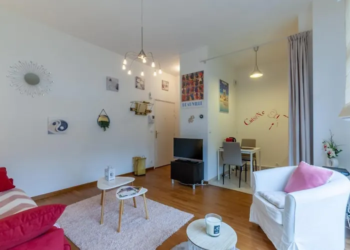 Warm 100m From Place Morny And Port Appartement Deauville