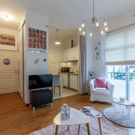 Warm 100m From Place Morny And Port ドーヴィル