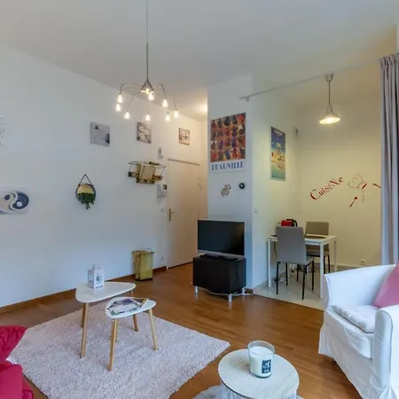 Warm 100m From Place Morny And Port Apartment Deauville